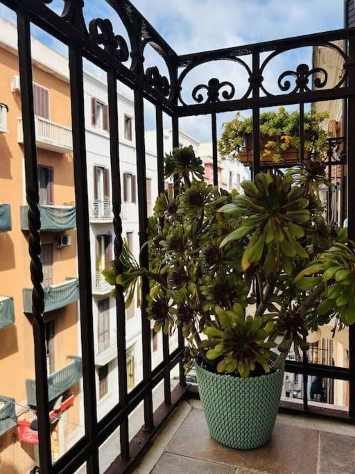 Trilocale Centrale Vista Mare - Mira'S Home Bari Exteriér fotografie